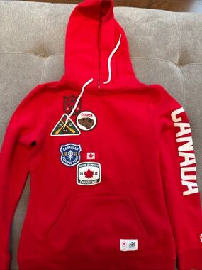 Olympic 2013 NWT Canada Patch Hoodie with 'CANADA' Sleeve XS